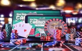 Antarmuka Bandar Poker di platform lancelot88 menampilkan meja dengan pemain aktif